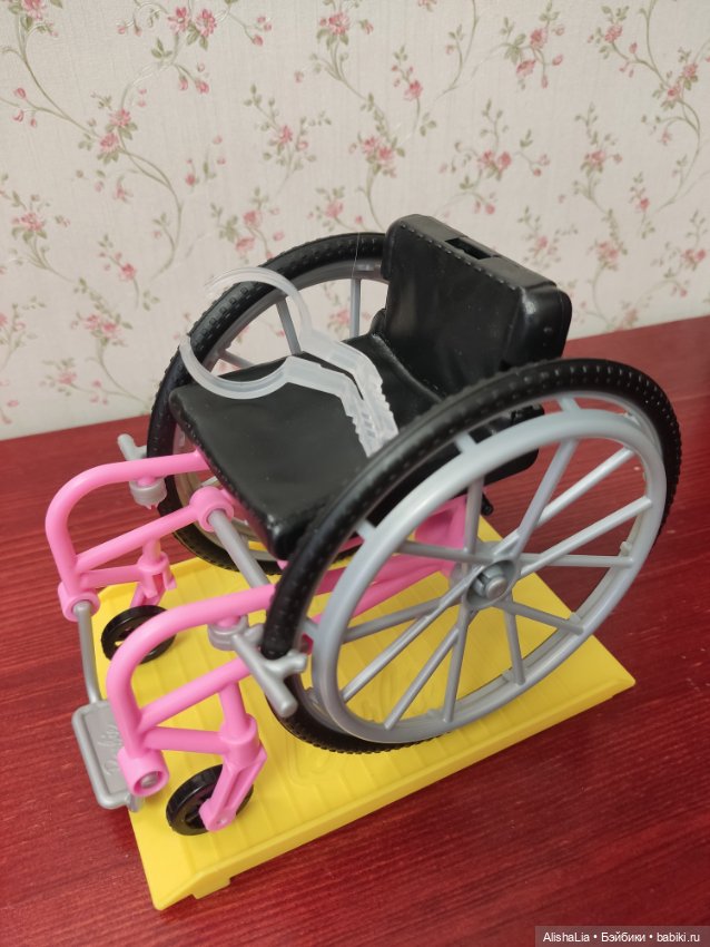 Инвалидное кресло для Барби (фото 3)