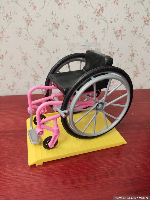 Инвалидное кресло для Барби