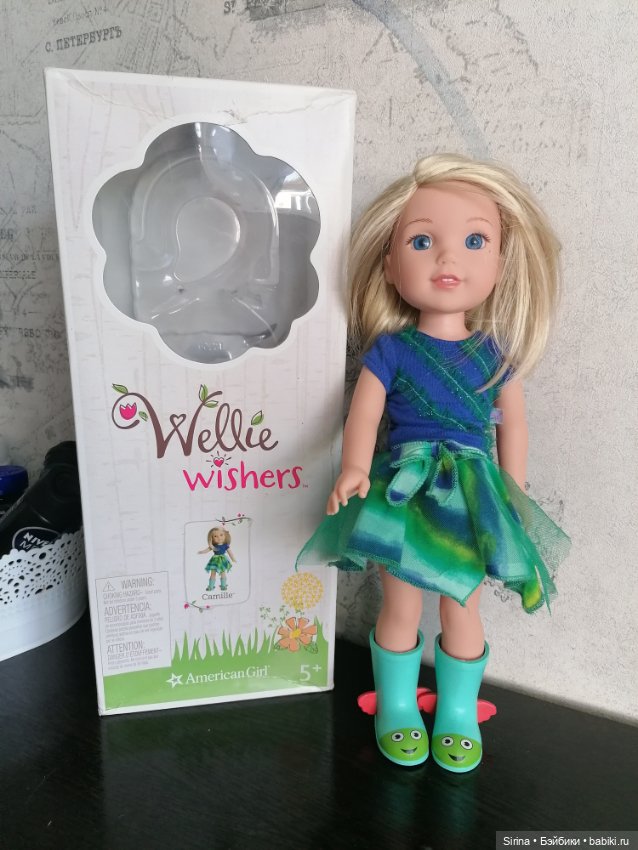 Полицейские нашли куклу на подъезде к разрушенному Угледару: хозяйку игрушки ищут (видео)