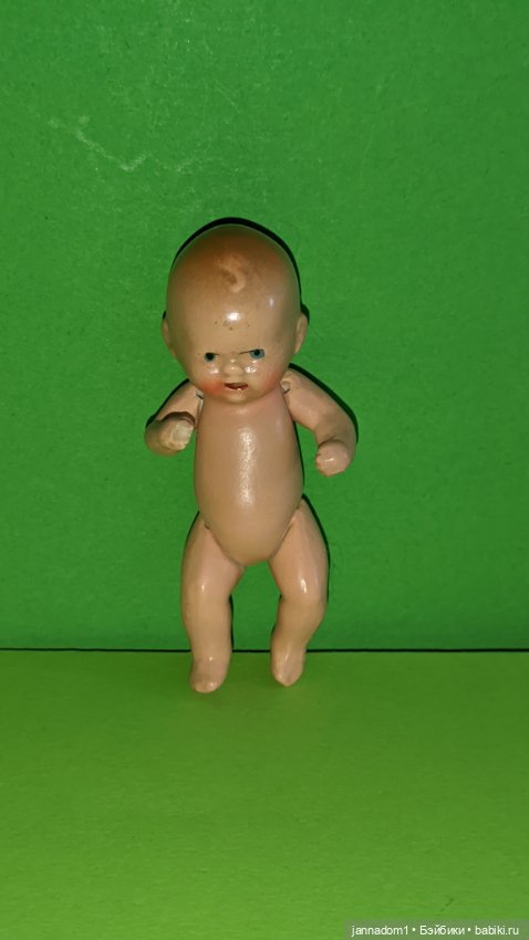 Пупсик керамический Hertwig в шапочке, высота 8 см (фото 4)