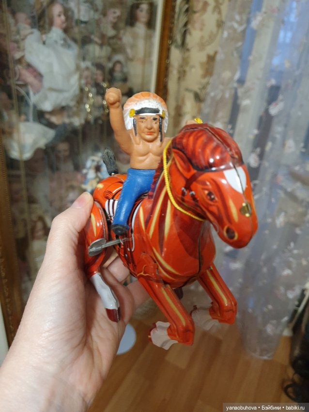 Заводная игрушка индеец. Винтаж