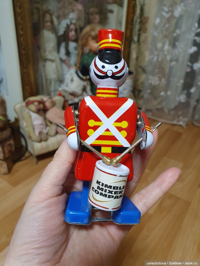 Заводная игрушка солдатик. Винтаж