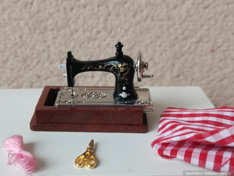 Игрушка швейная машинка Barbie Sewing Machine with Doll