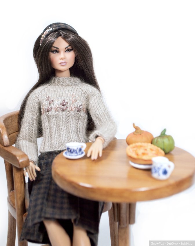 Деревянный круглый столик 1:6 "Вьюнок" для кукол Barbie, Momoko, Integrity toys, bjd и др (фото 5)