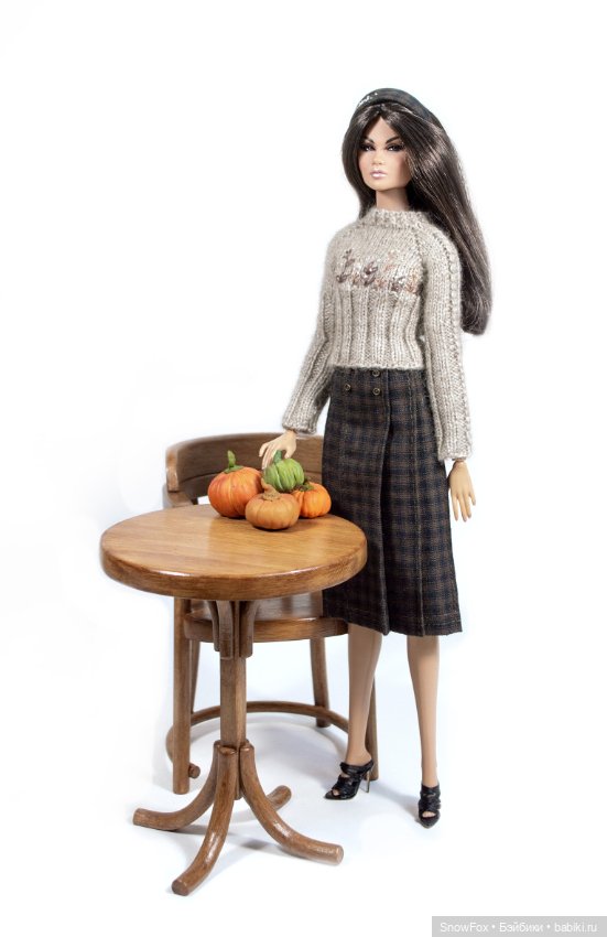 Деревянный круглый столик 1:6 "Вьюнок" для кукол Barbie, Momoko, Integrity toys, bjd и др (фото 6)