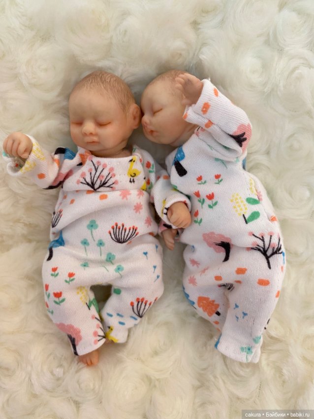 Двойня, цена указана за двоих малышей