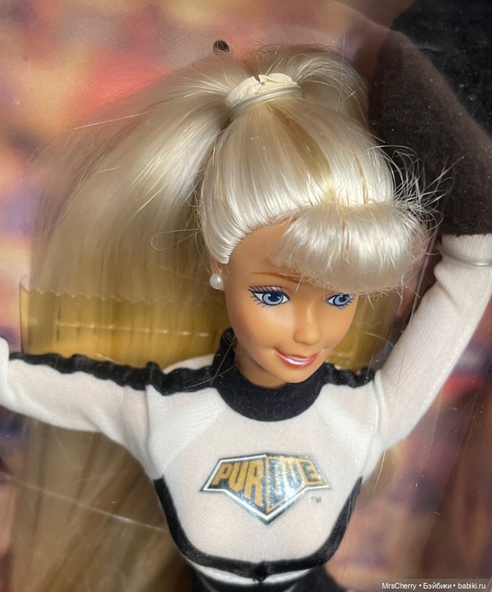Девочка чирлидер / Purdue University Barbie Cheerleader (фото 9)
