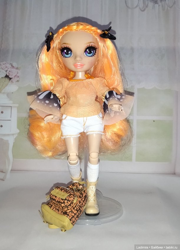 Rainbow High Junior High Poppy Rowan