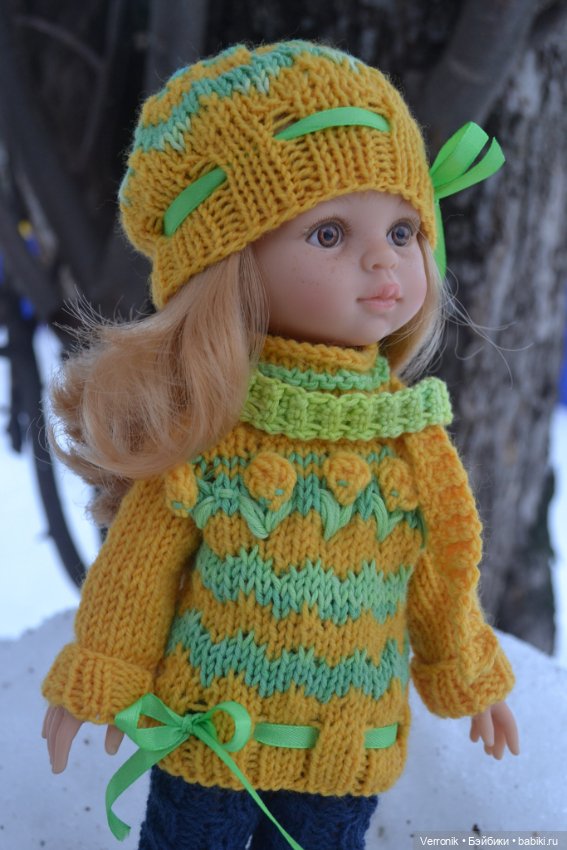 Свитер, шарф и шапочка для куклы Paola Reina