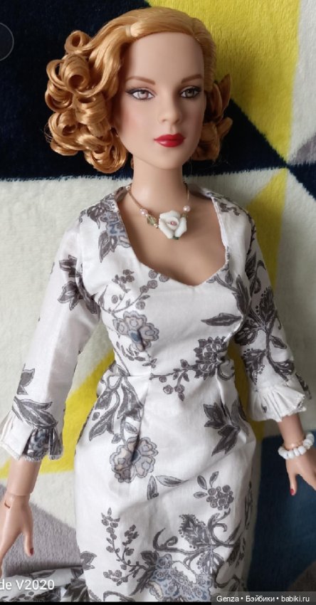 Шикарное платье для кукол Тоннера (атлетическое тело)