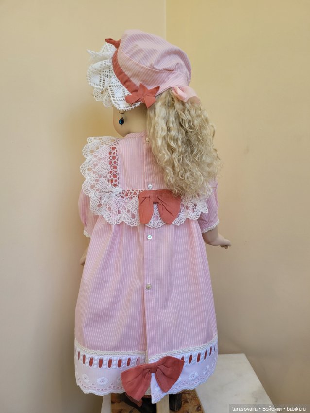 Хлопковое платье и шляпка для куклы 60-63 см (фото 2)
