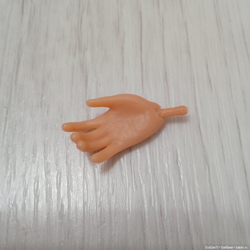 Правая ладонь от куклы Project MC2 - Проект МС в квадрате (фото 2)