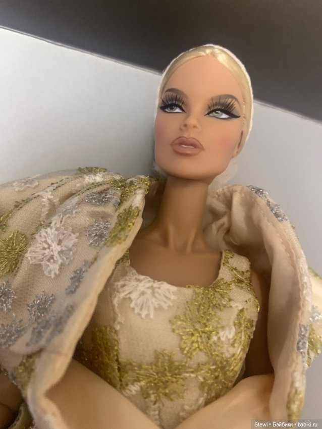 Tenue Integrity Toys – Cape Et Robe Vanessa Graceful Reign – Fashion Royalty