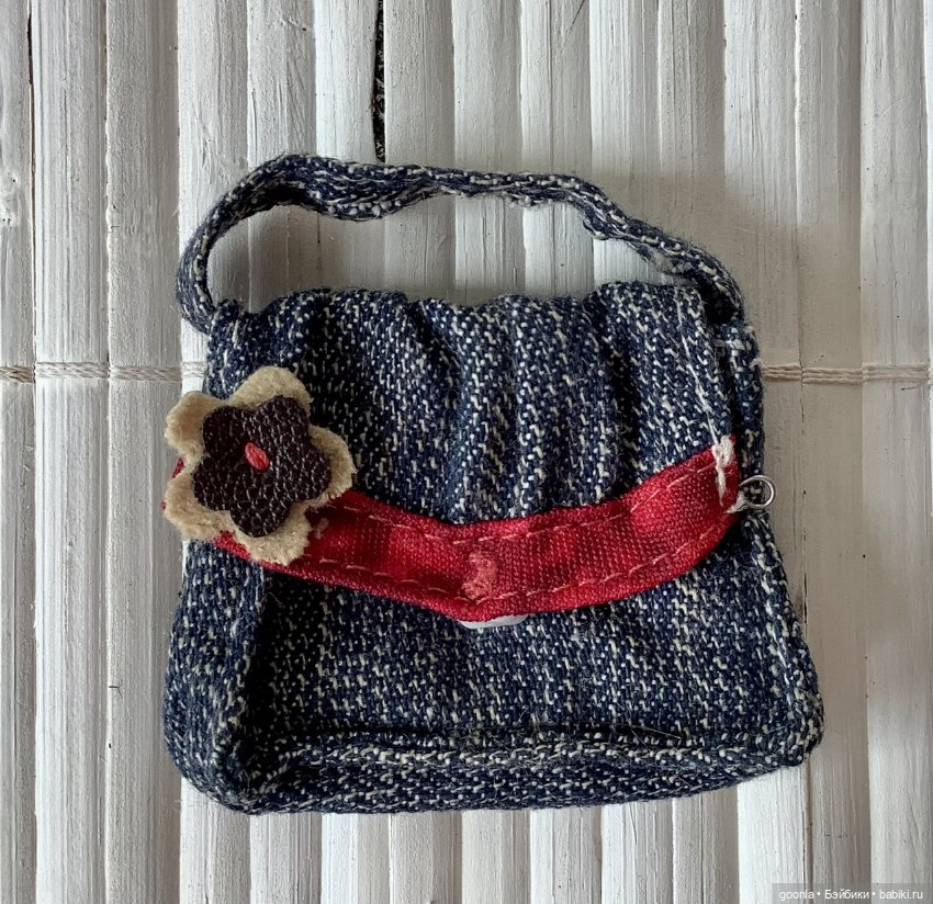 Сумочка от куклы формата Барби (фото 2)