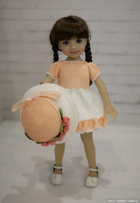 Платье и шляпка для куклол Little Darling и Paola Reina