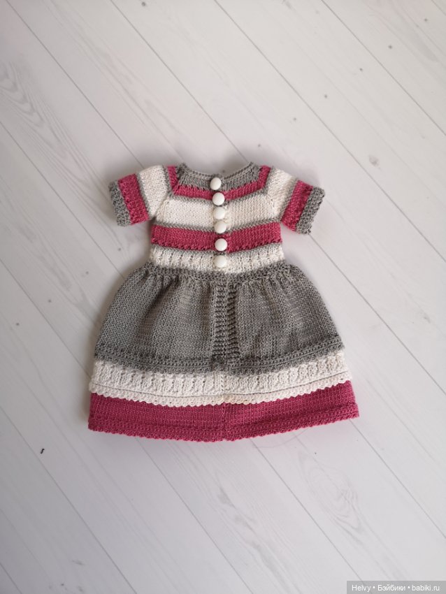 Вязанное платье для кукол Кайе Вигс (Kaye Wigs) (фото 5)