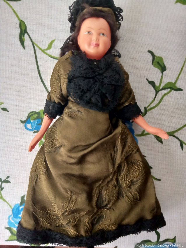 Загадочная особа в зелёном от Petitcollin