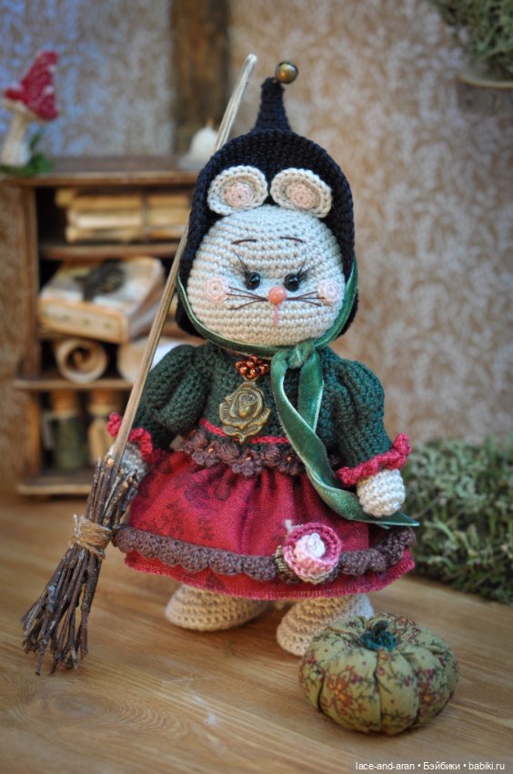Авторская игрушка Мышка Колдунья