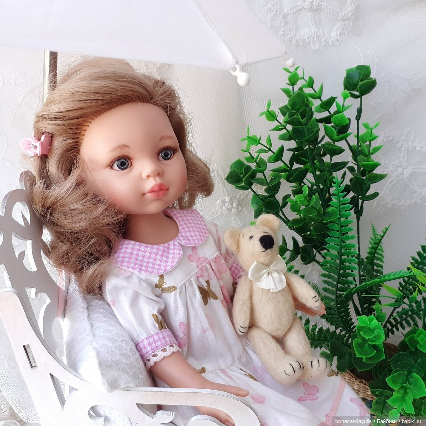 Нежное белое платье для кукол Паола Рейна Paola Reina Платье кукольное Розовое (фото 4)