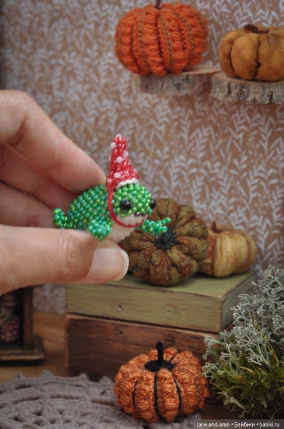 Аксессуар на Хэллоуин для Блайз и других кукол. Лягушка - фамильяр для куклы - ведьмы, гоблинкор (фото 2)