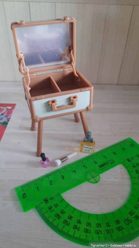 Чемоданчик с парфюмом для кукол (фото 5)