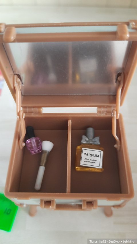 Чемоданчик с парфюмом для кукол (фото 3)