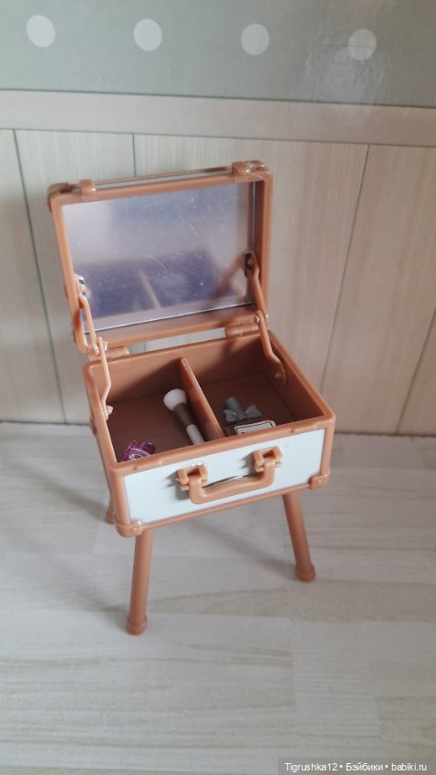 Чемоданчик с парфюмом для кукол