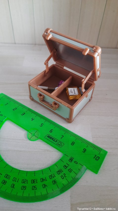 Чемоданчик с парфюмом для кукол (фото 7)