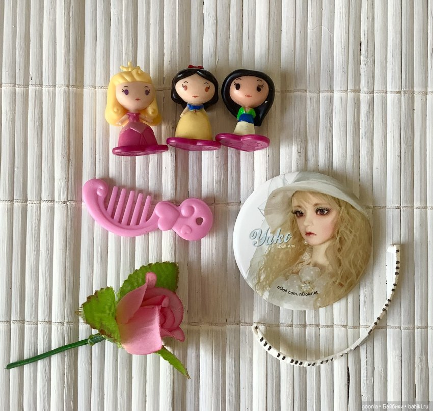 Фигурки принцесс дисней и разная мелочь