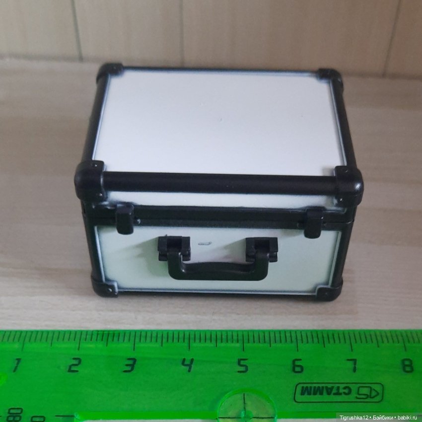 Чемоданчик с парфюмом #3 — Миниатюра для кукол (фото 5)