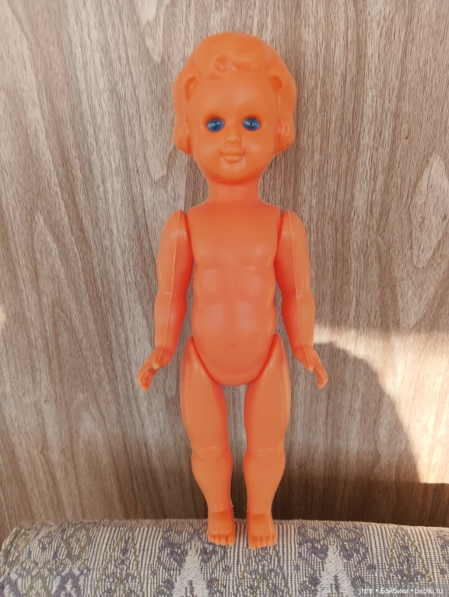 Кукла с рельефными волосами ,по моему Голандия