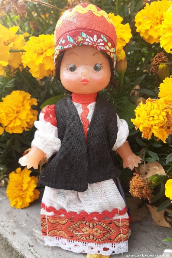 Маленькая куколка в народном костюме. 20 см