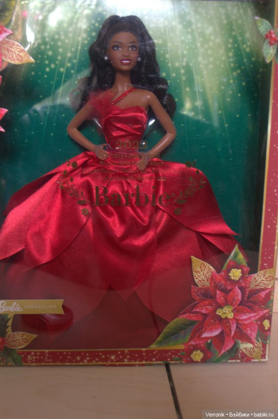 Барби Холидей - Праздник 2022 мулатка - Barbie Signature 2022 Holiday (фото 2)