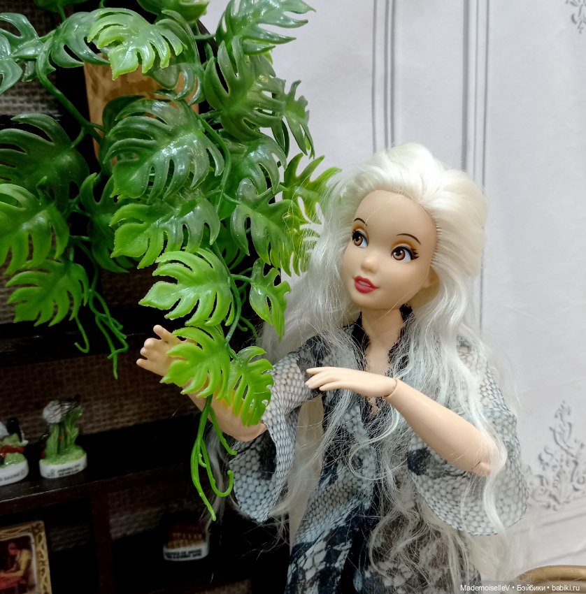 Монстера в горшке — Миниатюра для кукол