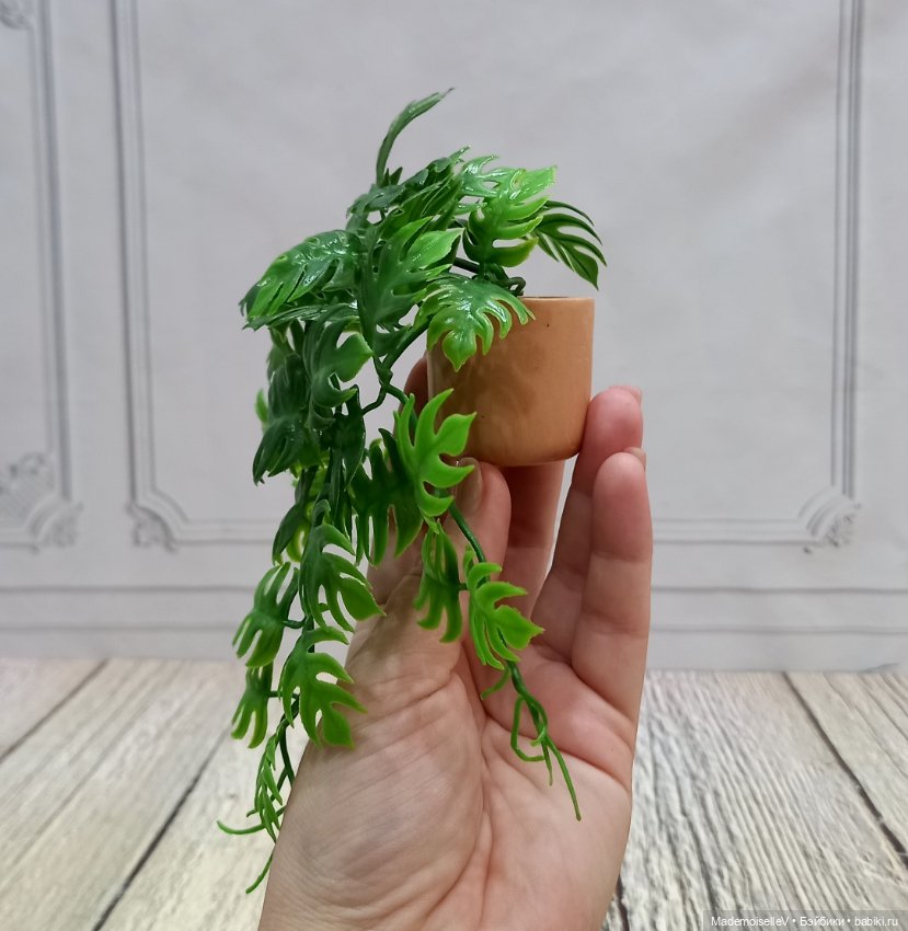 Монстера в горшке — Миниатюра для кукол
