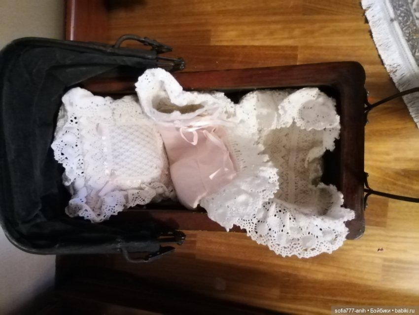 Антикварная коляска для кукол, как идея