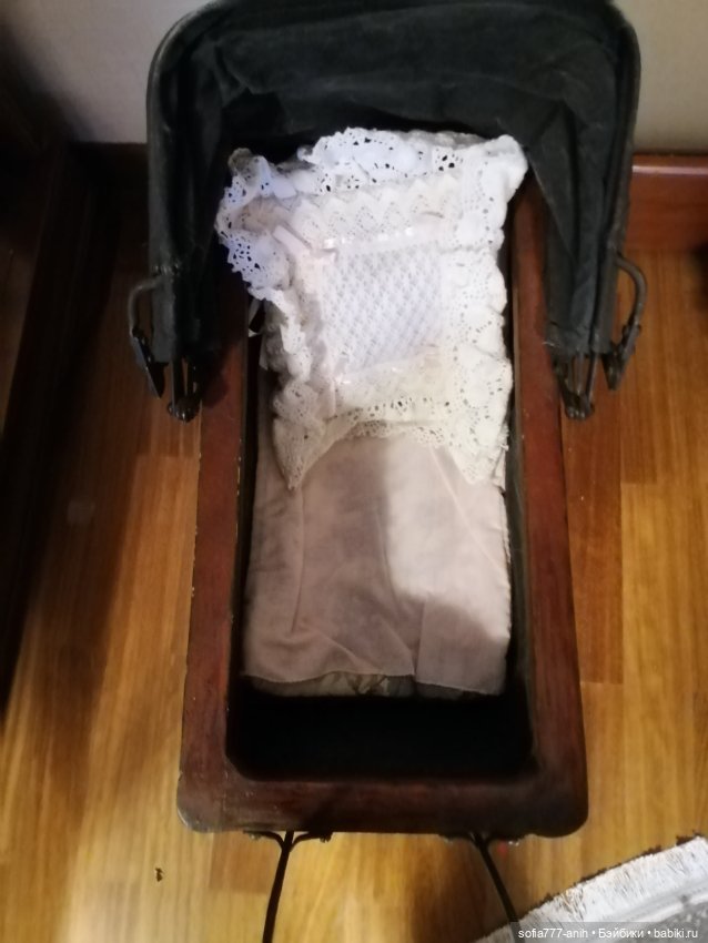 Антикварная коляска для кукол, как идея