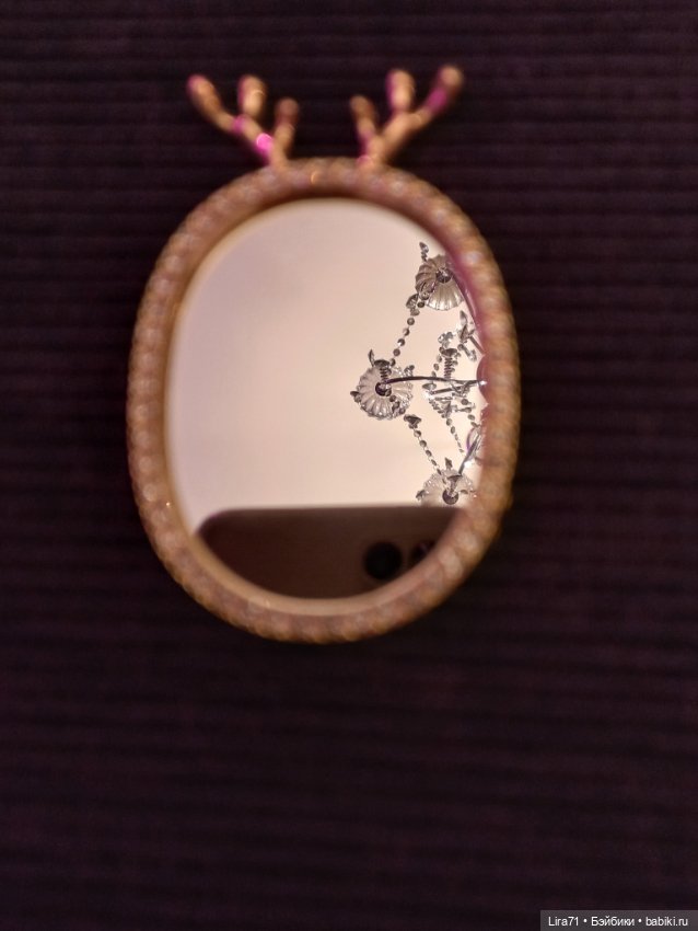 Зеркало в золоценой раме с инкрустацией