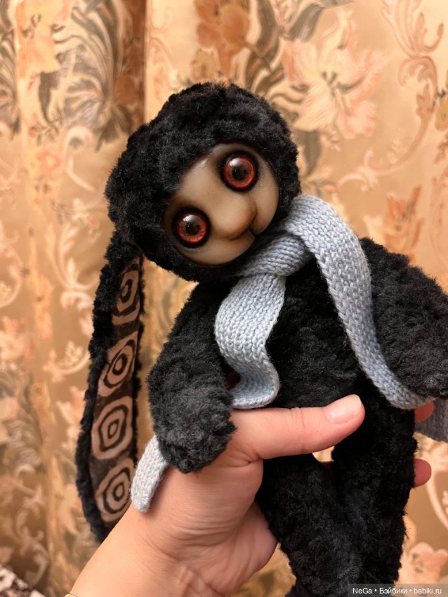 Маленькая заюшка ищет свою мамочку