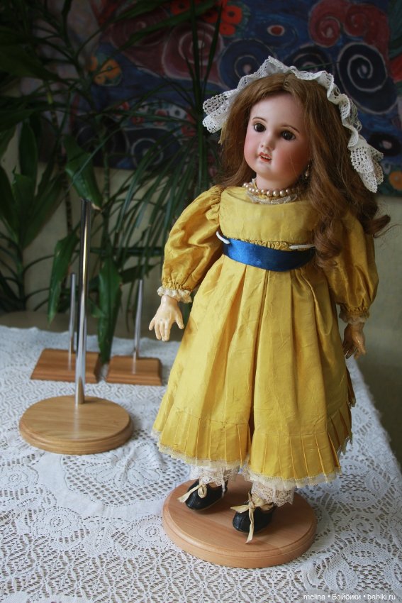 Стенды из массива бука для кукол от 30см до 85см