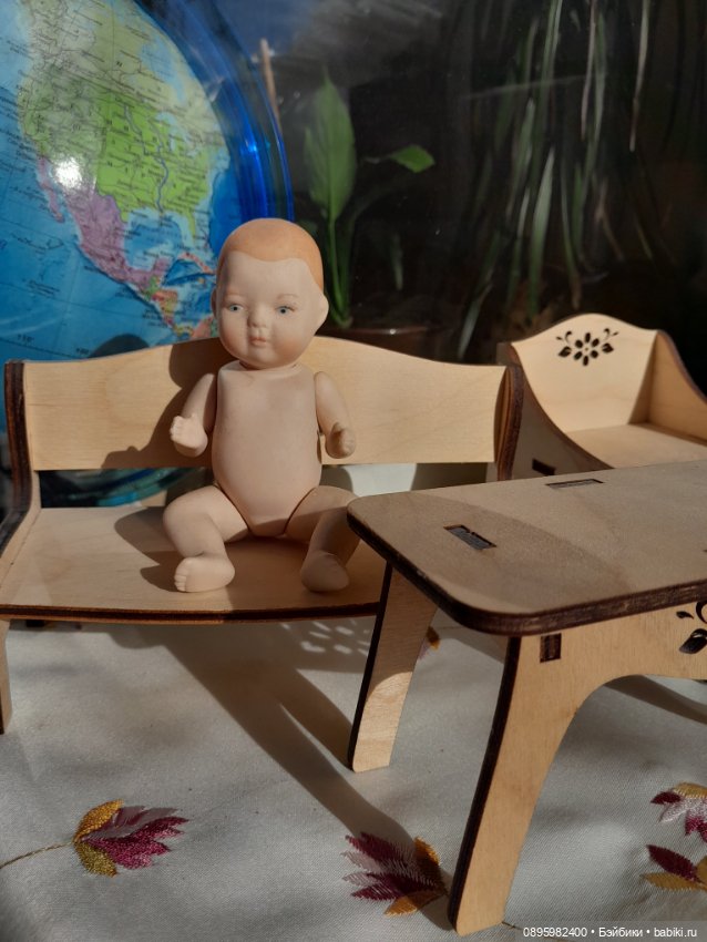 Фарфоровый пупсик с мебелью (фото 5)