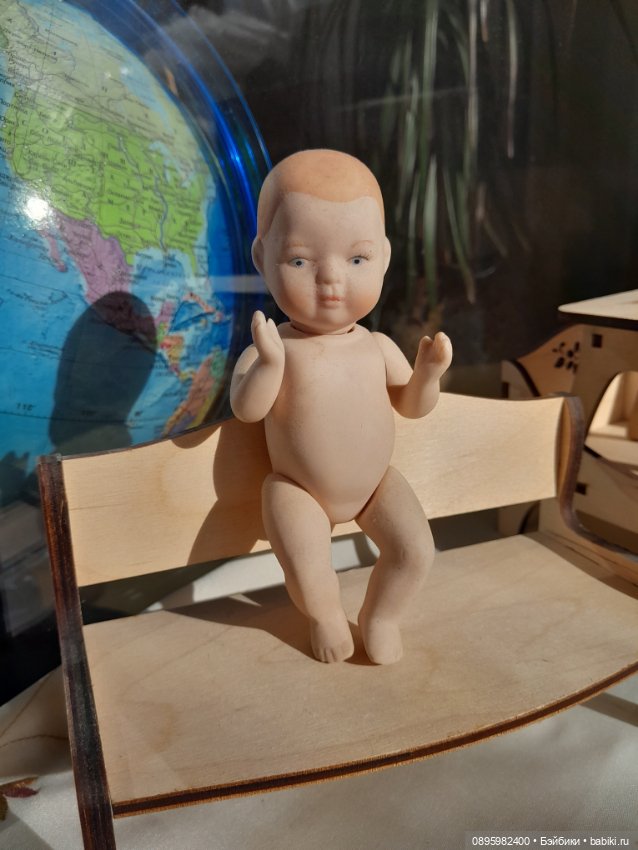 Фарфоровый пупсик с мебелью (фото 6)