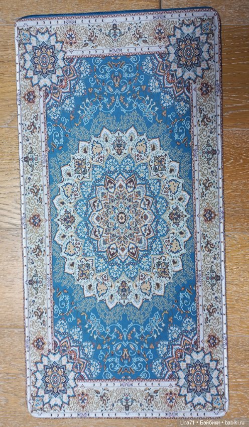 Ковер в бежево-голубых тонах для кукол