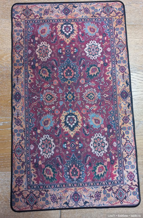 Ковер в бордово-песочных тонах