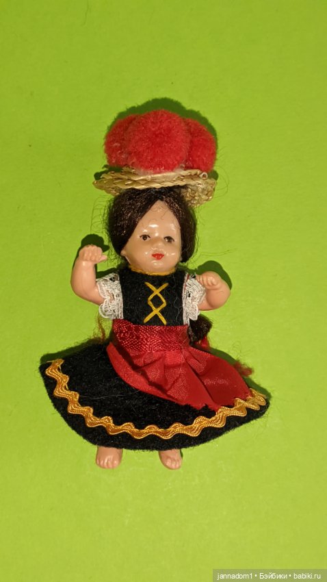 Пупсик из колкого пластика Hertwig, с косичками, Германия, высота 7 см (фото 5)