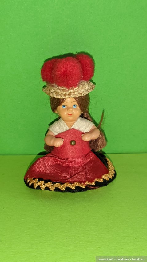 Пупсик из колкого пластика Hertwig, с голубыми глазками, Германия, высота 7 см