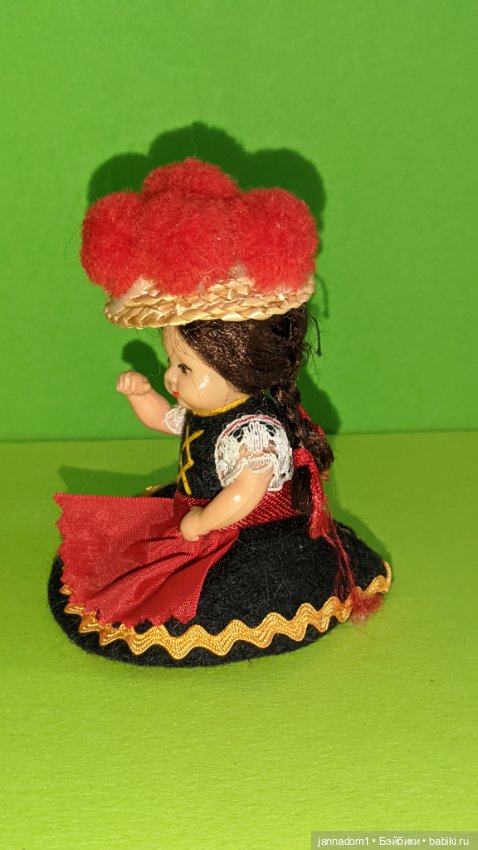 Пупсик из колкого пластика Hertwig, с косичками, Германия, высота 7 см (фото 2)