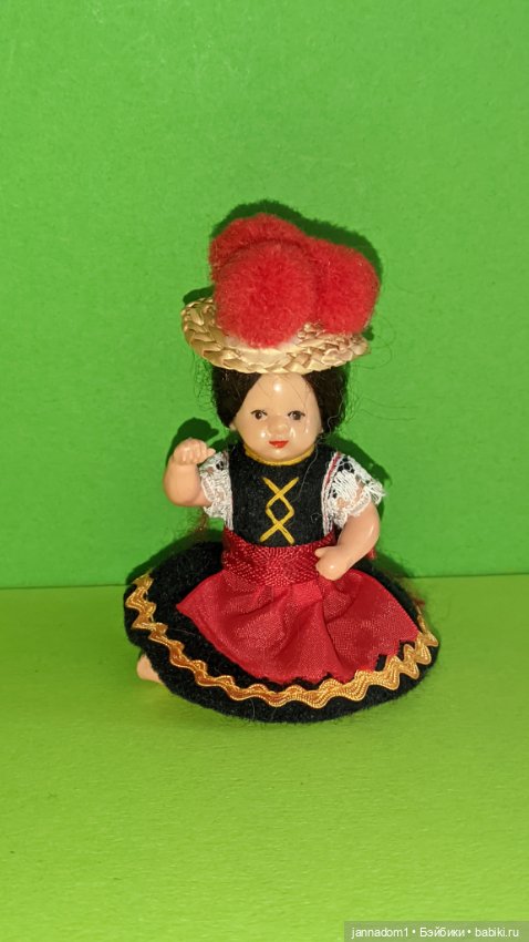 Пупсик из колкого пластика Hertwig, с косичками, Германия, высота 7 см