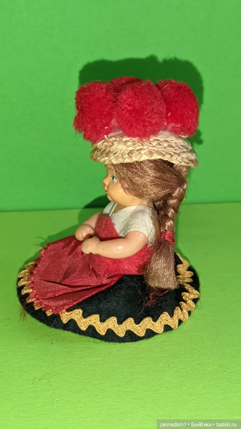 Пупсик из колкого пластика Hertwig, с голубыми глазками, Германия, высота 7 см (фото 4)