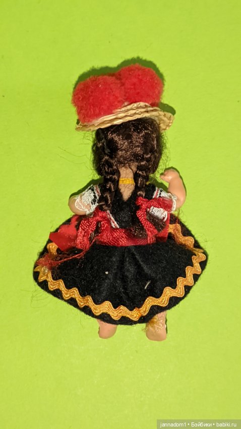 Пупсик из колкого пластика Hertwig, с косичками, Германия, высота 7 см (фото 6)